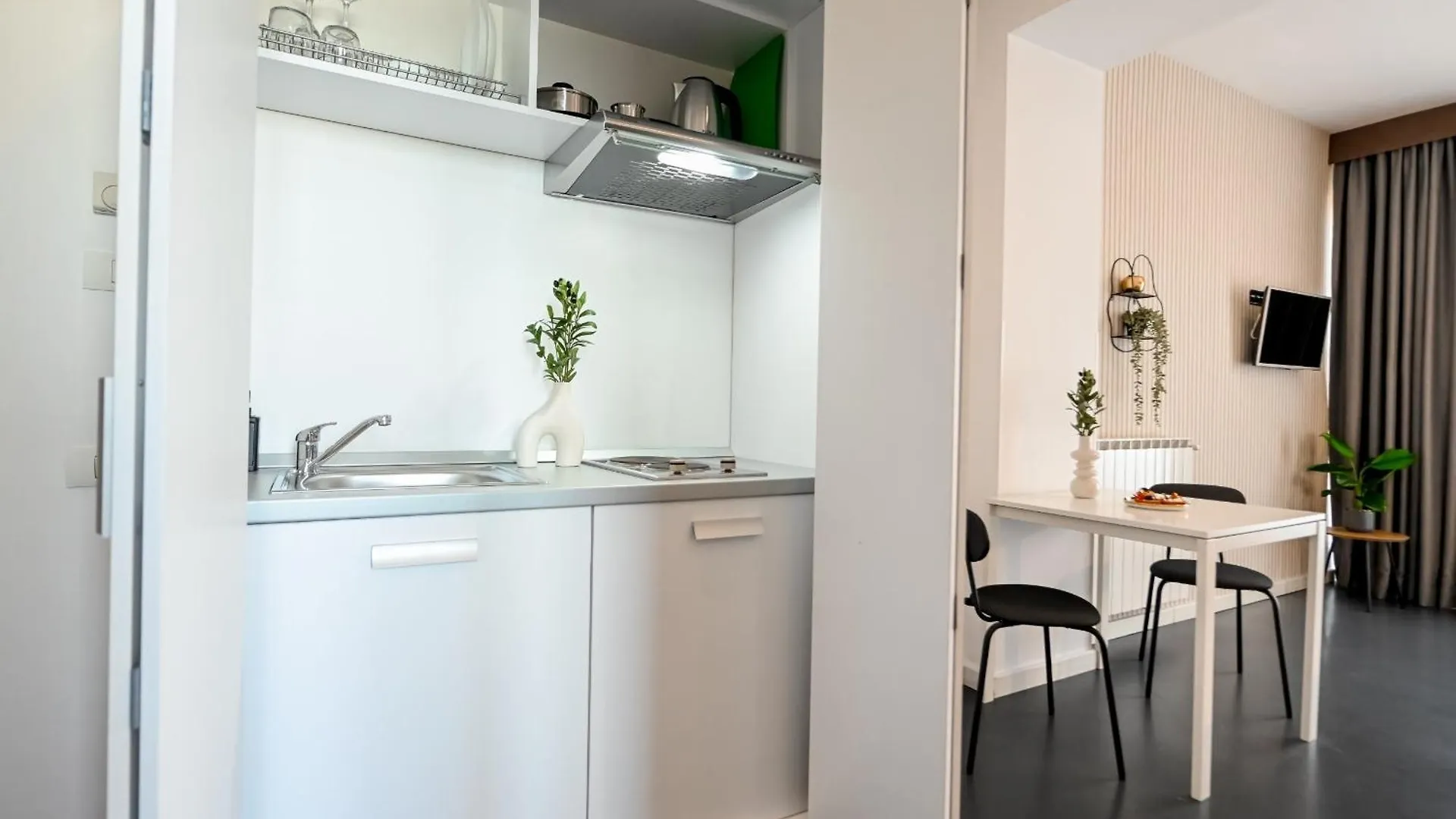 Urban Elegance - Stylish Central Accommodation Bucharest Romania