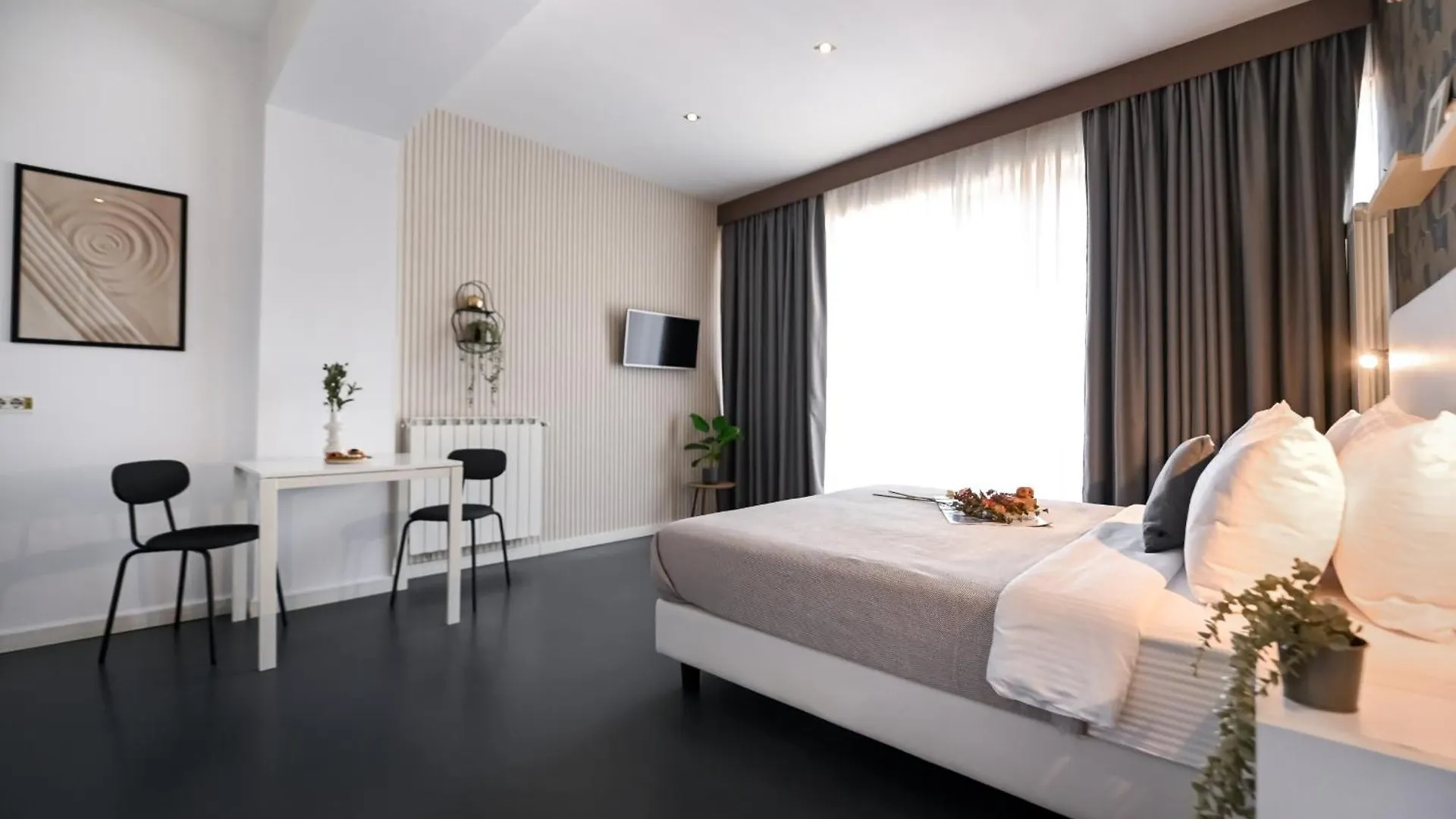 Urban Elegance - Stylish Central Accommodation Bucharest
