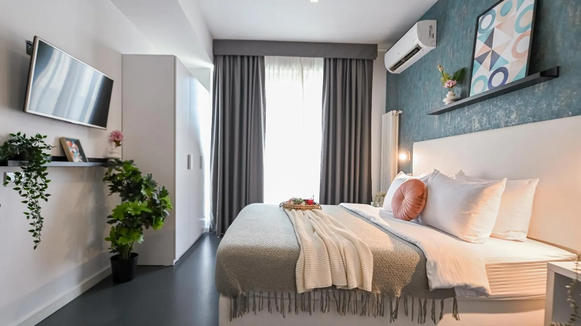 Urban Elegance - Stylish Central Accommodation Bucharest