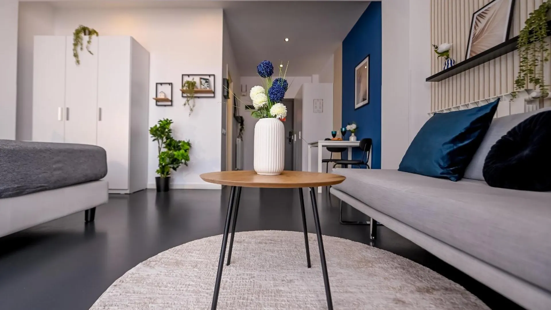 Urban Elegance - Stylish Central Accommodation Bucharest Romania