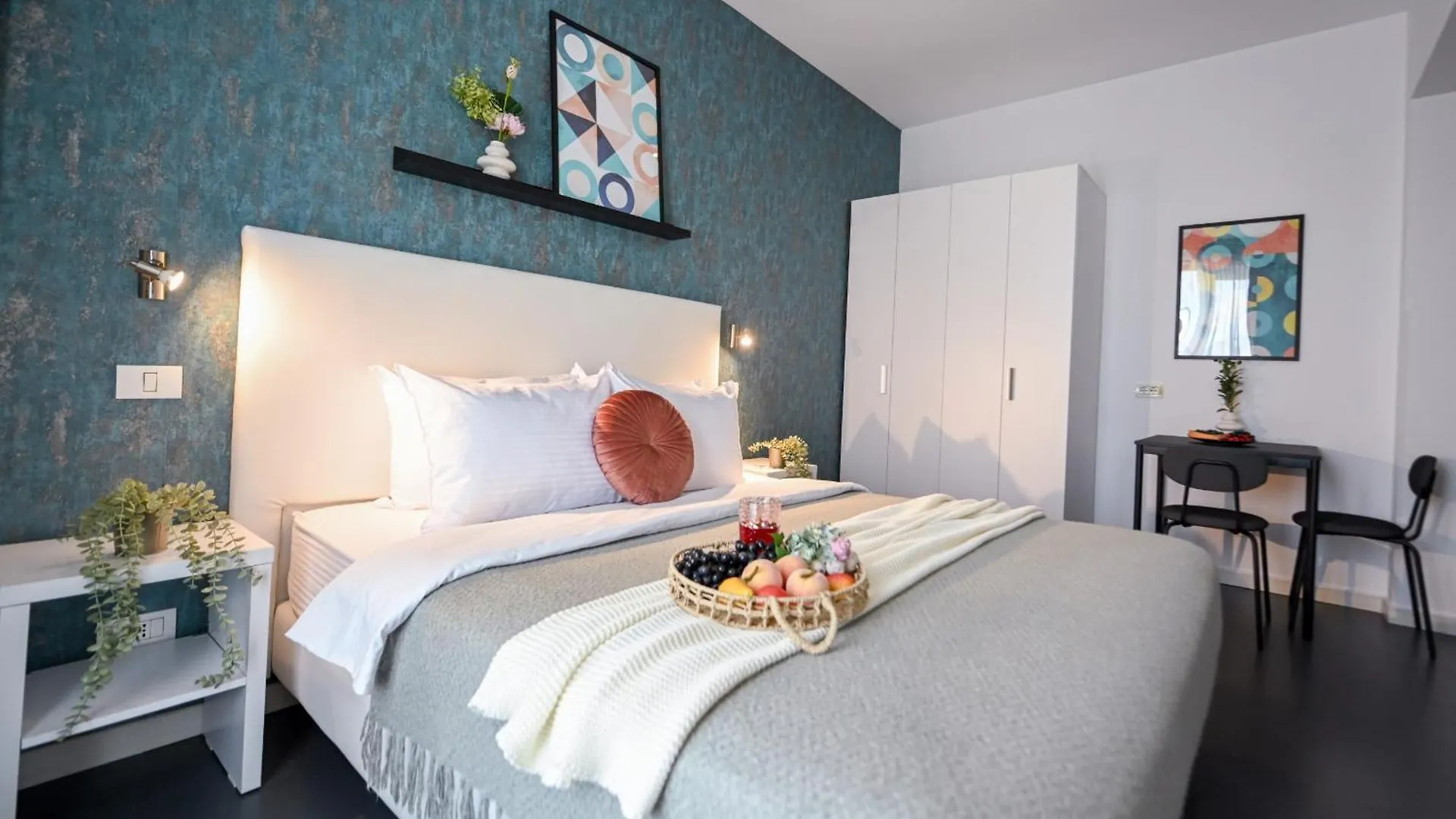 Urban Elegance - Stylish Central Accommodation Bucharest