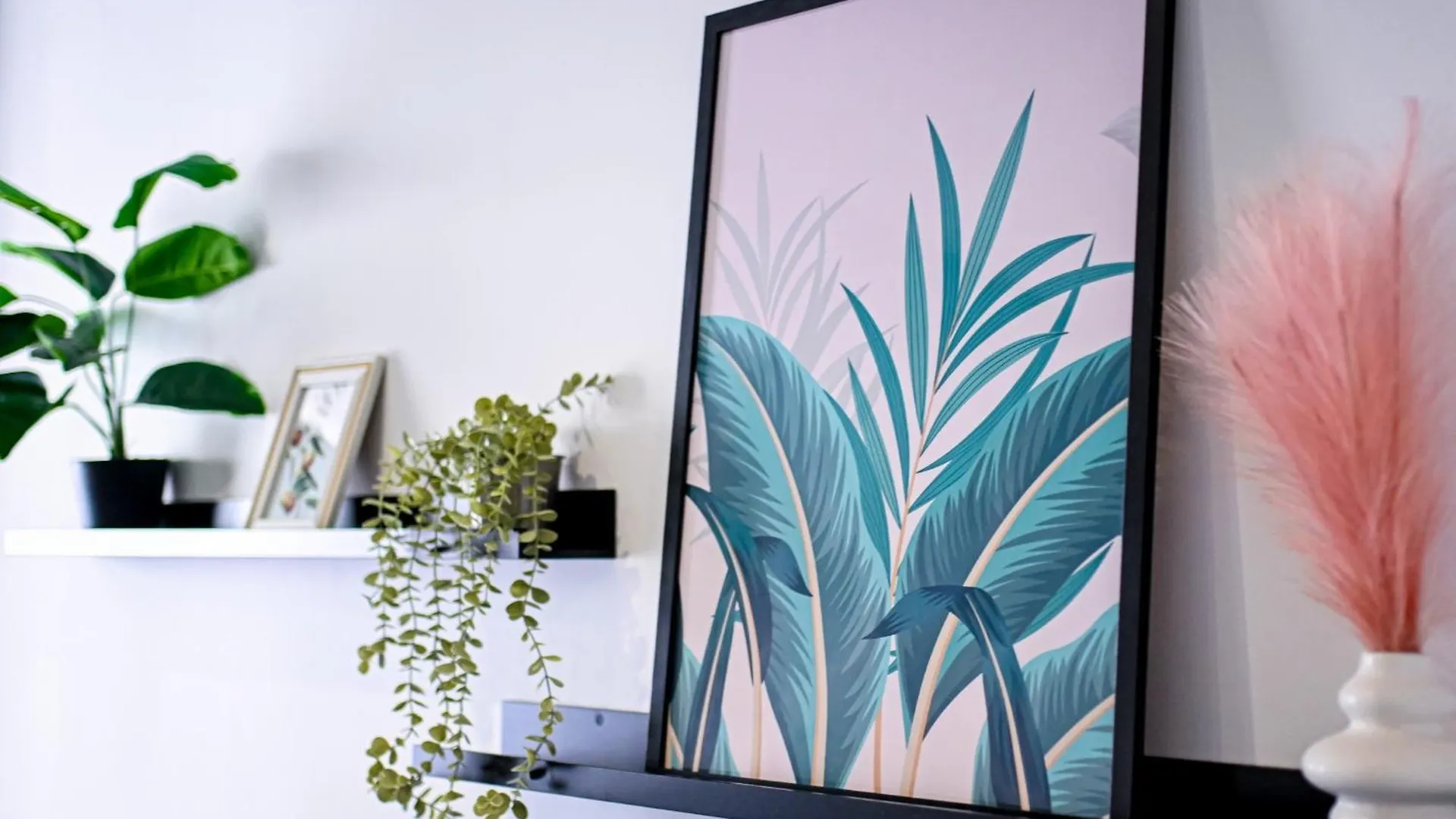 Urban Elegance - Stylish Central Accommodation Bucureşti 0*,