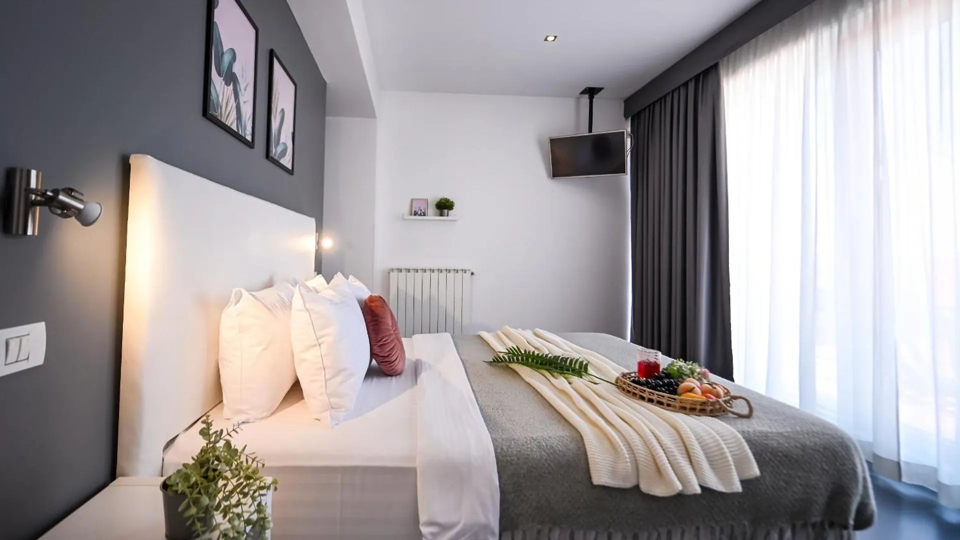 Urban Elegance - Stylish Central Accommodation Bucureşti 0*,