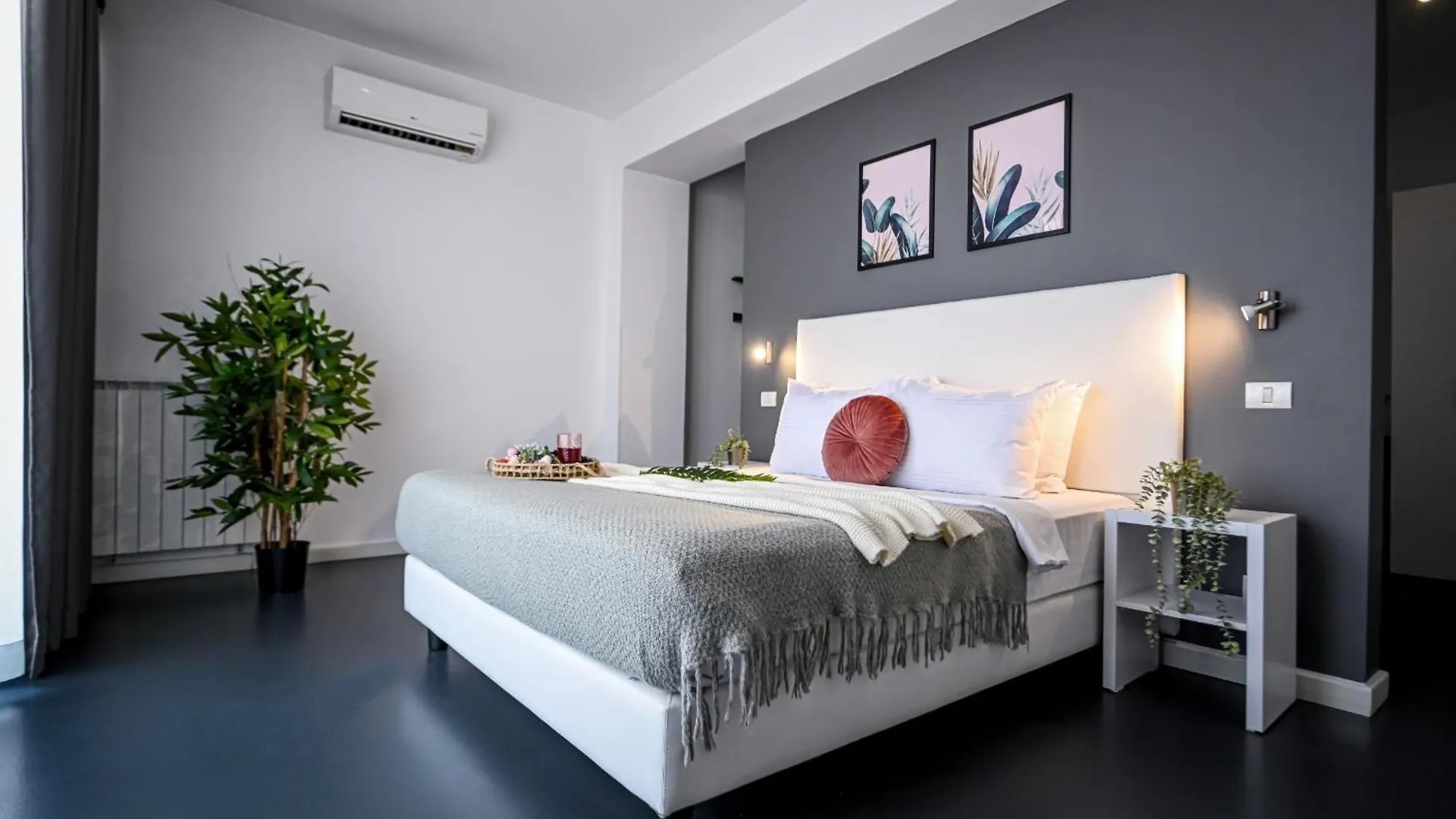 Urban Elegance - Stylish Central Accommodation 부쿠레슈티 아파트